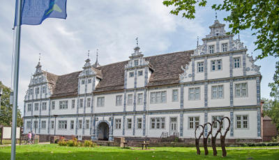Bild vergrößern: Weserrenaissance Schloss Bevern