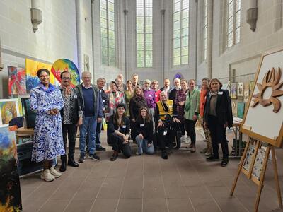 Bild vergr��ern: Gruppenfoto zum 3. Kunstmarkt 2023